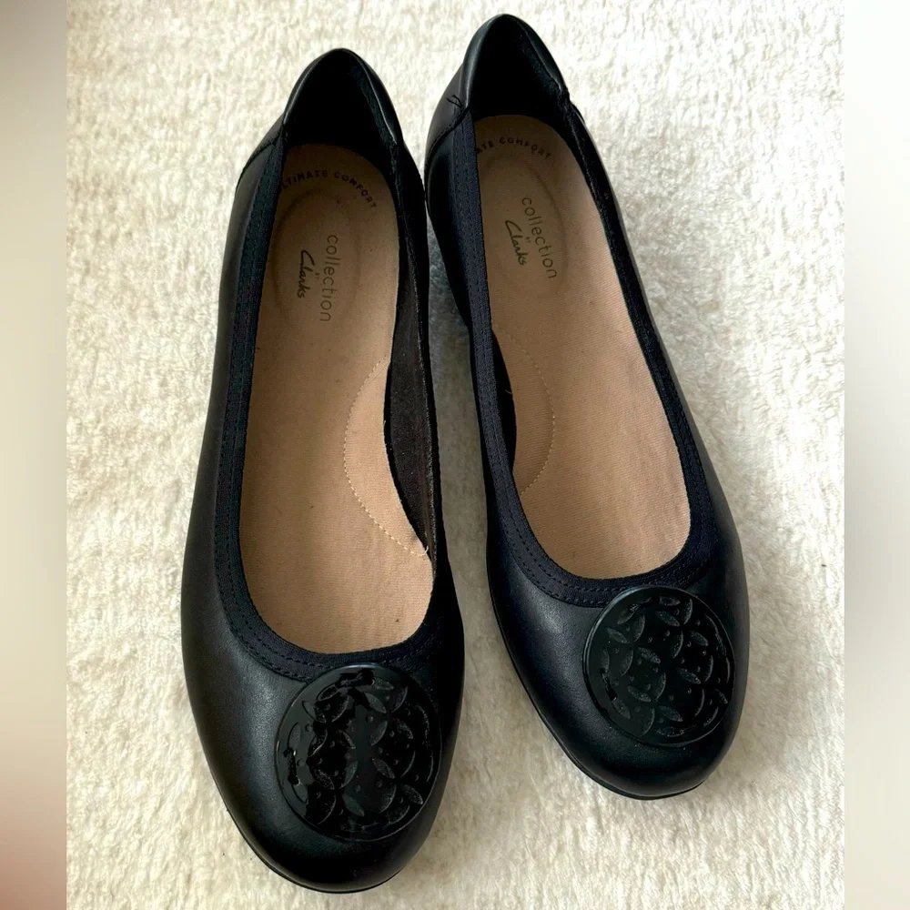 Clarks Women's Black Ballet Flats - Picture 2 of 11